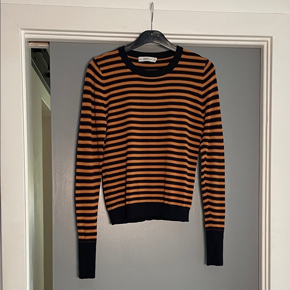 Zara Black and Gold Striped fitted long sleeve top size Small 🖤